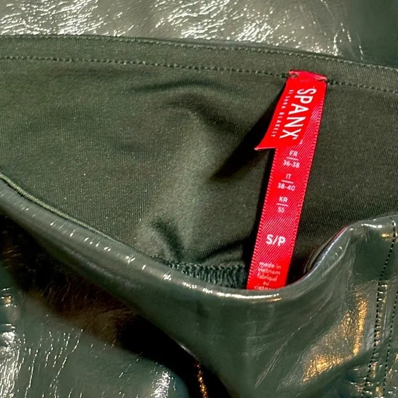 Spanx Faux Patent Leather Leggings in Green Sz. Small - Picture 6 of 9